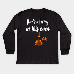 Thanksgiving Pregnancy Announcement Gift - There's a Turkey in This Oven - Mom to Be Fall Thanksgiving Baby Reveal Kids Long Sleeve T-Shirt